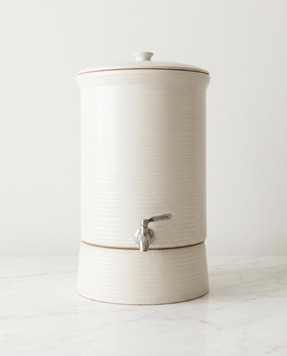 Sistema PRIMITIVA — Serie Fundacional Blanco Porcelana.